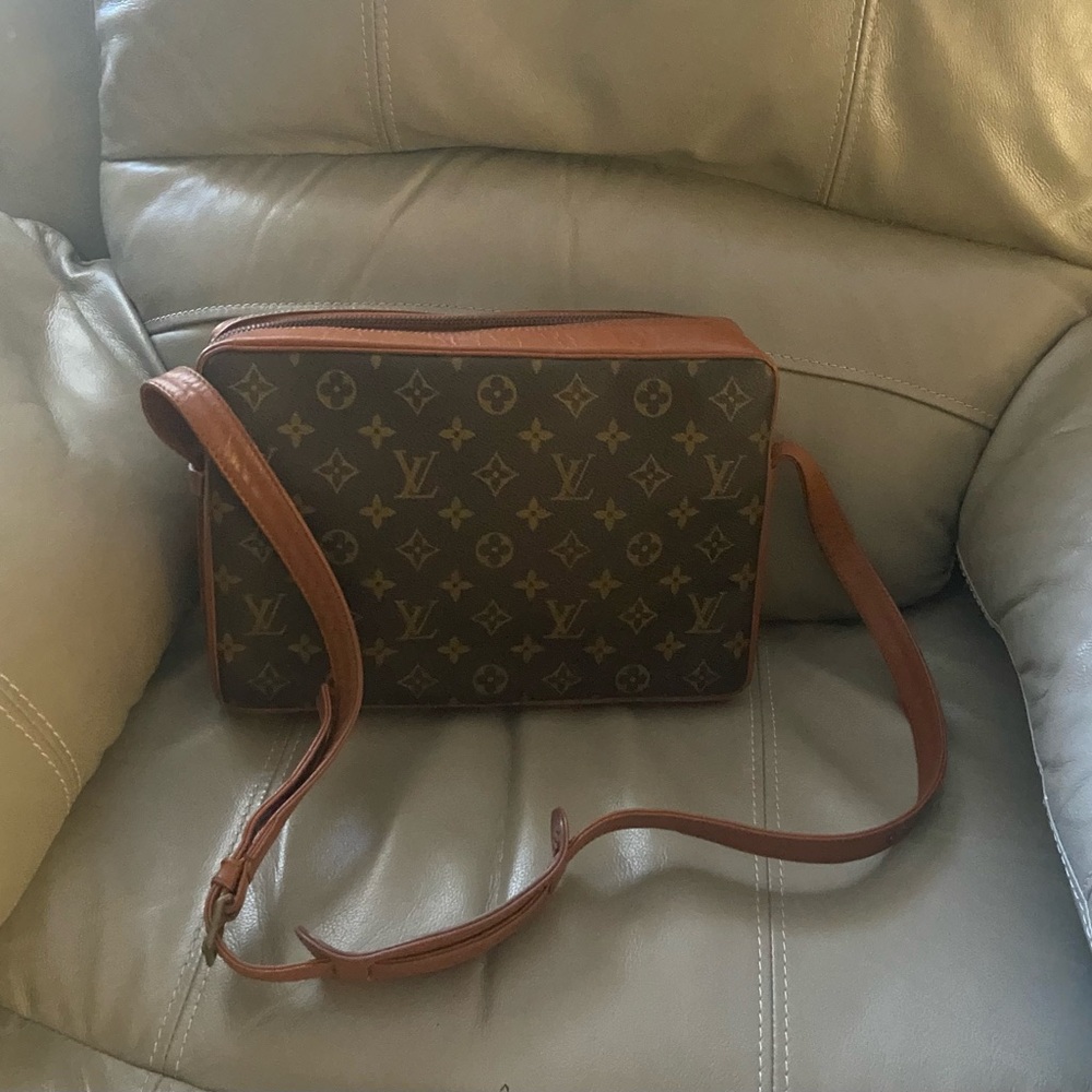 Authentic Louis Vuitton Monogram Sac Bandouliere Vintage